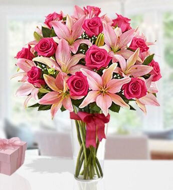6 stems of Pink Lily, 14 Pink Rose in a glass vase (one sided round arrangement) Magnificent